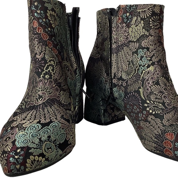 Alex Marie, The Tionna Block Heel Booties - Picture 5 of 7